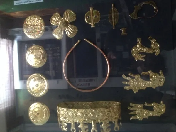 Після рясної зливи діти знайшли скарб – кілограми священного золота (фото)