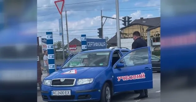 Ківерцівського мера після «адмінки» за їзду без прав помітили біля МРЕО (відео)