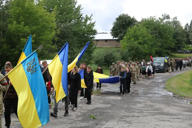 У громаді на Волині в останню путь провели Героя Юрія Лозу (фото)