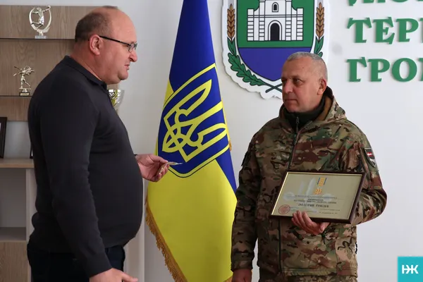 На Волині ветерану вручили відзнаку «Золотий тризуб» (фото)