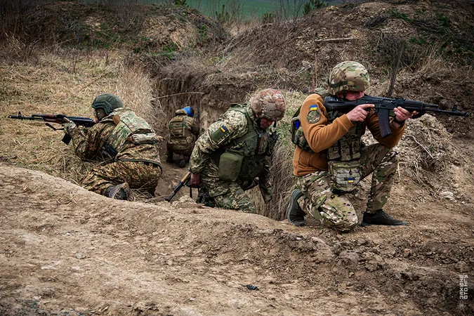 Волинські гвардійці відпрацьовують евакуацію поранених у «червоній зоні» (фото)