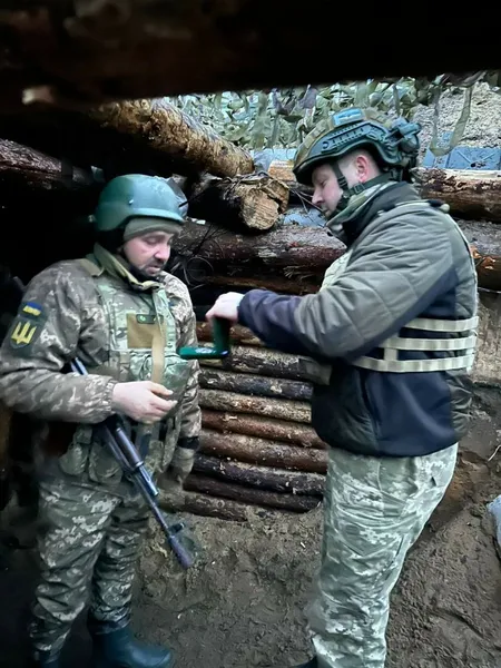Комбриг 100-ї бригади на «нулі» відзначив воїнів Луцького батальйону (фото)