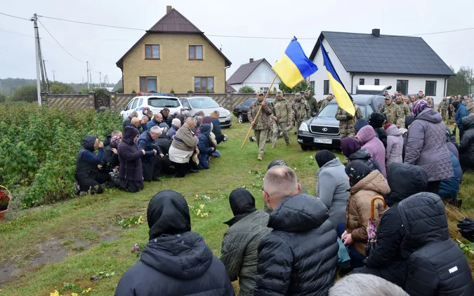 У Любешеві в останню дорогу провели прикордонника Володимира Губарика, який загинув влітку на Харківщині