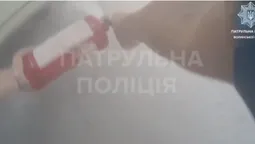 Оперативно: у Луцьку патрульні гасили пожежу в маршрутці (відео)