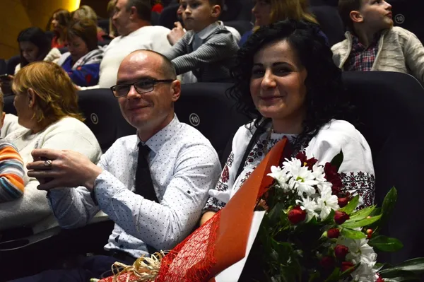 У луцькому «Промені» під час концерту одесит зробив пропозицію коханій (фото)