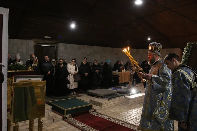 У першому храмі Луцька, якому майже тисяча років, помолилися перед стародавньою іконою (фото)