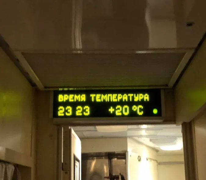 «Укрзалізниця» нарешті замінила вказівні таблички російською мовою