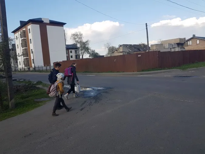 У Луцьку біля школи просять облаштувати «зебру» (фото)