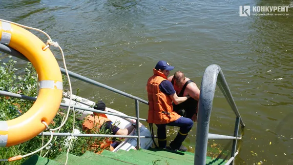 Рятувальники у Луцьку нагадали, як вижити у воді (фото)