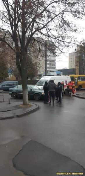 У Луцьку «швидка» протаранила легковик (фото)