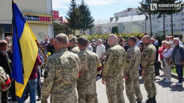 Сльози мужніх: Луцьк на колінах проводжав молодого Героя (фото, відео)
