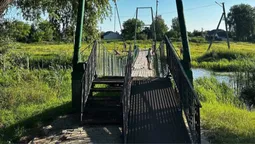 У дірках, наче решето: у Володимирі на мосту травмувалася жінка (фото)