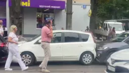 У Луцьку – масштабна аварія: постраждали тролейбус і чотири автівки (відео)