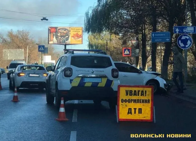 На Набережній у Луцьку – ДТП, утворився затор