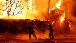 Масштабна пожежа під Луцьком: вогонь гасили аж до ранку (фото, оновлено)