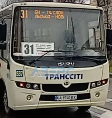 У Луцьку на проспекті Волі сталась аварія за участі маршрутки (відео)