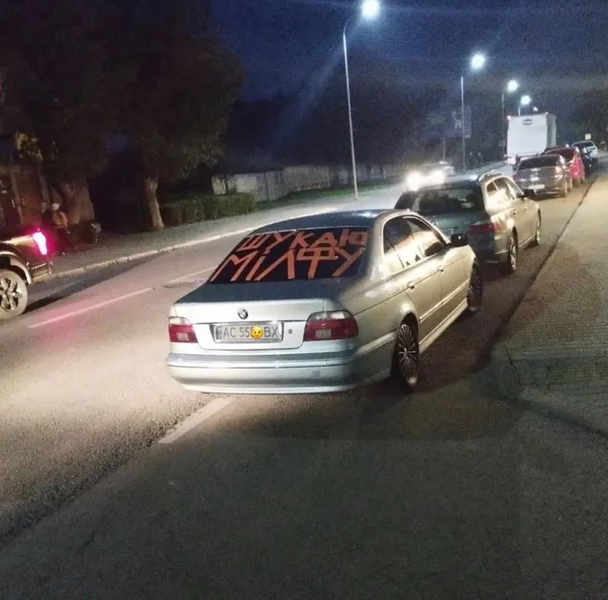 «Шукаю мілфу»: у Володимирі їздить цікава автівка (фото)