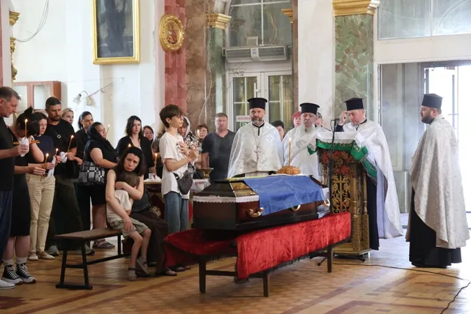 У Луцьку попрощалися з Героєм Дмитром Солонніковим (фото)
