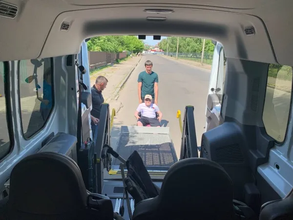 У Луцьку люди з інвалідністю можуть безплатно скористатися спецавтомобілем (фото)
