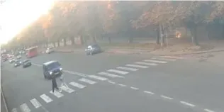 У Луцьку водій «пролетів» за пішоходами на переході: його зняла камера (відео)