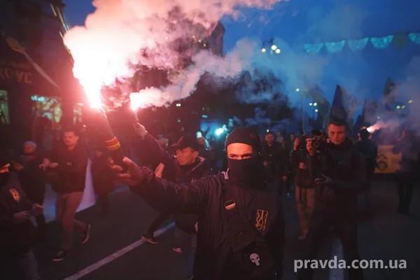 «Бандера – наш герой. Покрова – наше свято»:  у Києві пройшов марш націоналістів (фото, відео)
