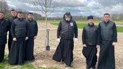 На Волині заклали «Алею богословів»: митрополит Михаїл долучилися до висадки саду (фото)
