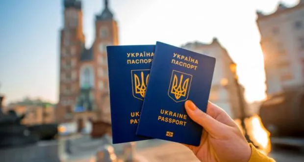 Уряд створив групу для допомоги українцям, які виїхали за кордон через війну