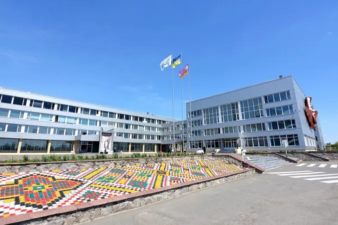 Керівництво ЧАЕС показало вишиванку, яка пережила окупацію (фотофакт)