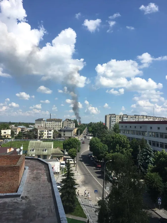 У Луцьку горить гараж