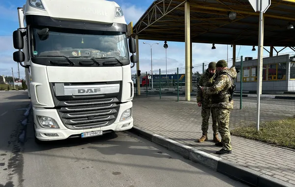 Підрозділи Волинського прикордонного загону поповнились молодими офіцерами (фото)