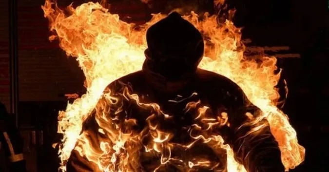 Помер у лікарні: у Кракові біля генконсульства України чоловік скоїв самопідпал