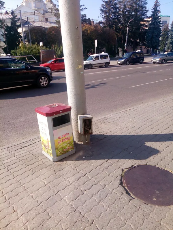 Лучани скаржаться на відкриті електрощитки по місту (фото)