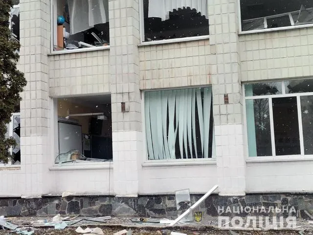 Унаслідок авіаудару школа у Житомирі зазнала значних руйнувань (фото, відео)
