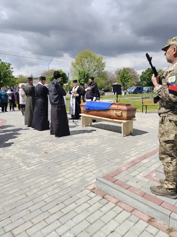 На Волині попрощалися з 26-річним воїном Михайлом Рогою (фото, відео)