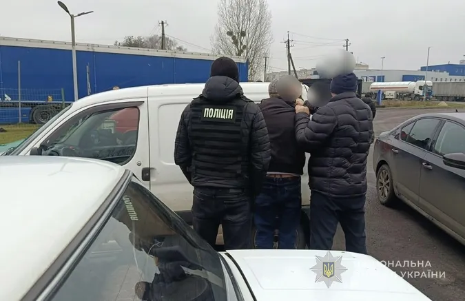 Взяли на гарячому: на Волині викрили цинічну схему втечі ухилянтів за кордон