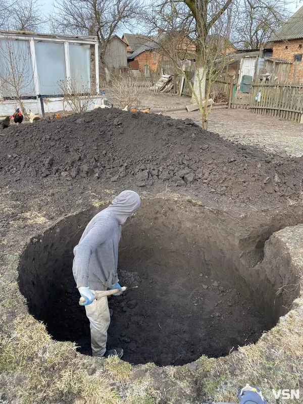 Коти, кози і навіть поросята: що знаходять під час чистки криниць на Волині (фото)