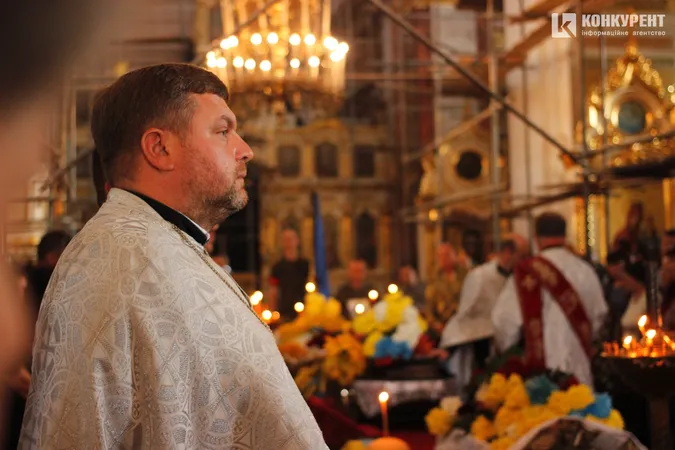 Віддали життя за нас: Луцьк на колінах попрощався з двома захисниками (фото, відео)