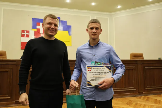 Гордість Волині: у Луцьку відзначили юних інтелектуалів та їхніх наставників (фото)
