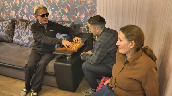 Сліпота не завада щастю:  незряче подружжя з Волині виховало 4 дітей (фото)