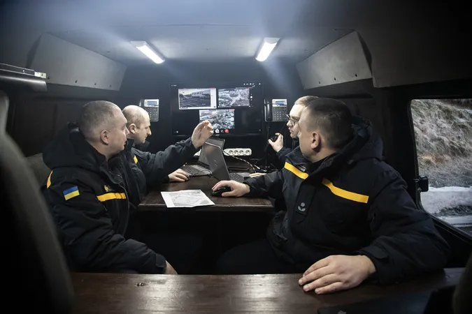 Пожежні машини і «швидка»: що сталося в «Новій Лінії» у Луцьку (фото)