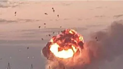Біля Генічеська горить ворожий склад з БК (відео)