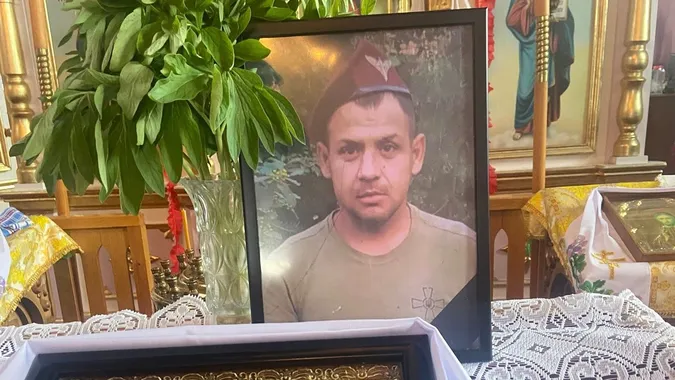 Через 9 місяців після загибелі: на Волині провели в останню дорогу полеглого воїна Олега Юзипчука (фото)