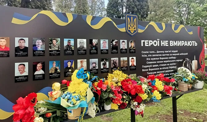 У Підгайцях відкрили фотостенд загиблим на війні воїнам громади (фото)