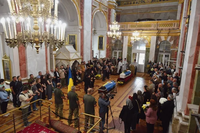 У Луцьку попрощалися із загиблими на війні Наталією Кулацькою та Ігорем Тимчуком (фото)