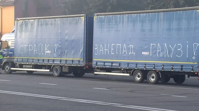 На Волині страйкують далекобійники: фури їдуть  у Ягодин (фото, відео)