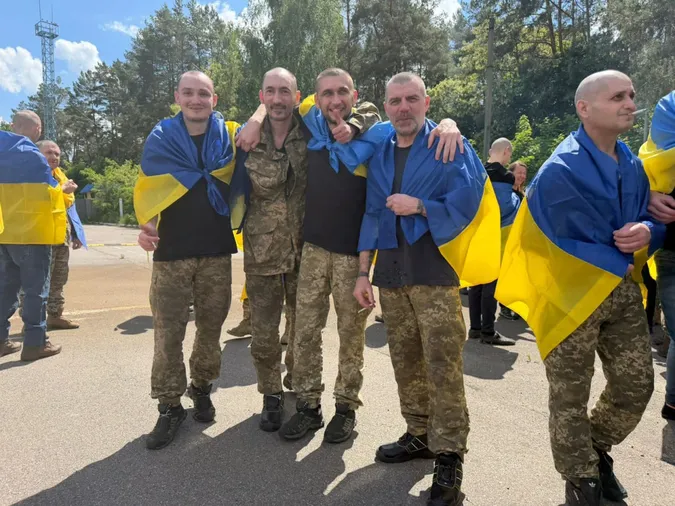 З полону ворога до України повернулися ще 185 захисників