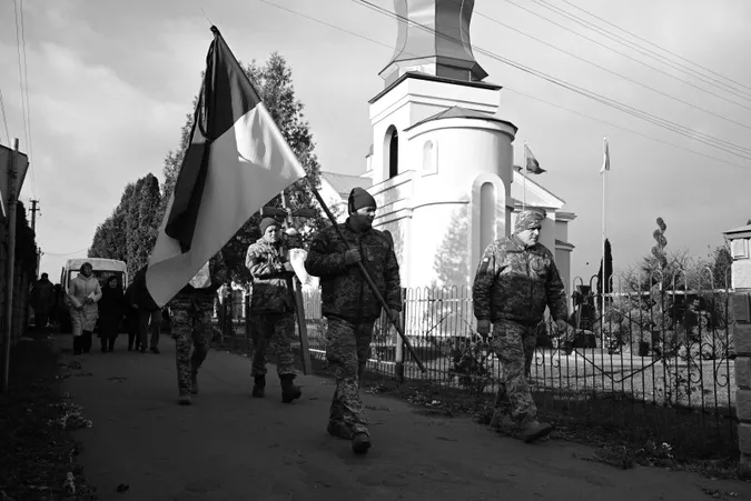 Луцька громада попрощалася із померлим від поранень Романом Мельничуком (фото)