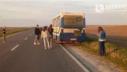 Пасажирів довозили попутки: біля Радехова зламався автобус «Ужгород – Луцьк» (фото)