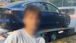 Сам викликав евакуатор: як у Луцьку закінчилася поїздка неповнолітнього на Tesla