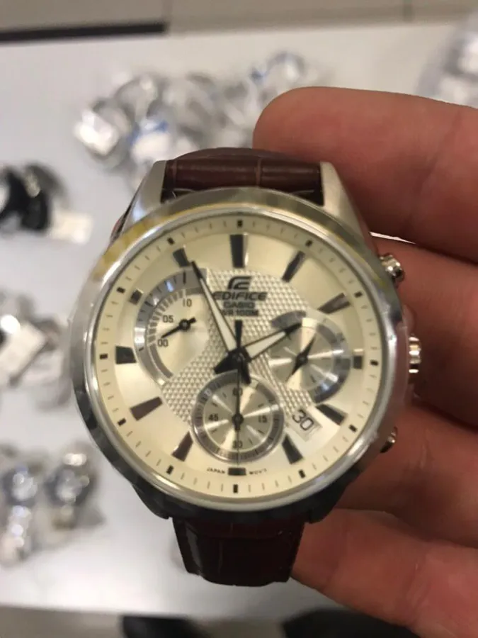 В «Ягодині» під капотом «Porsche Cayenne» знайшли партію годинників «CASIO» (фото, відео)